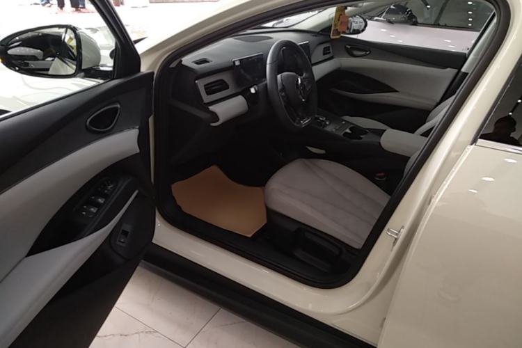 Used BYD Seal 06 New Energy 2026 DM-i Ultra-Enjoyment 128KM Luxury Edition Driver Seat