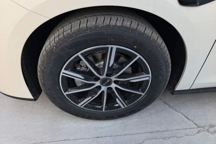 Used BYD Seal 06 New Energy 2026 DM-i Ultra-Enjoyment 128KM Smart Enjoyment Model Left Front Wheel Hub