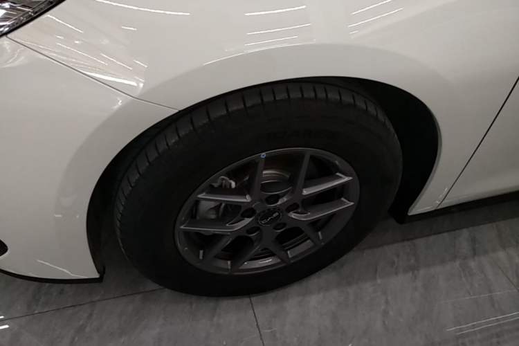 Used BYD Seal 06 New Energy 2026 DM-i Ultra-Enjoyment 128KM Luxury Edition Left Front Wheel Hub