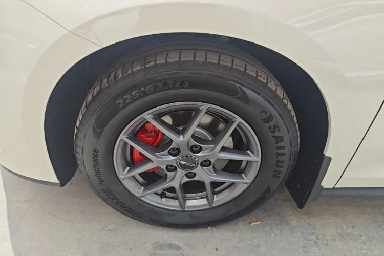 Used BYD Seal 06 New Energy 2026 DM-i Ultra-Enjoyment 128KM Luxury Edition Left Front Wheel Hub