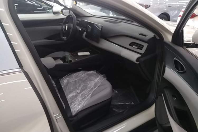 Used BYD Seal 06 New Energy 2026 DM-i Ultra-Enjoyment 128KM Luxury Edition Right Front Seat