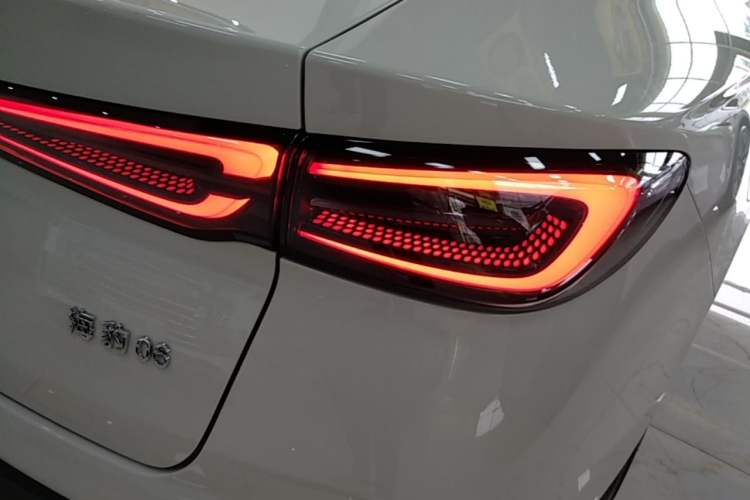 Used BYD Seal 06 New Energy 2026 DM-i Ultra-Enjoyment 128KM Luxury Edition Right Rear Taillight