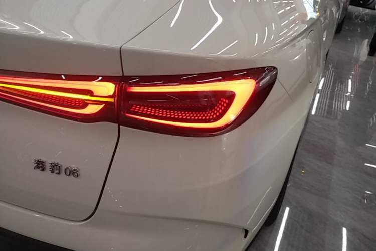 Used BYD Seal 06 New Energy 2026 DM-i Ultra-Enjoyment 128KM Luxury Edition Right Rear Taillight