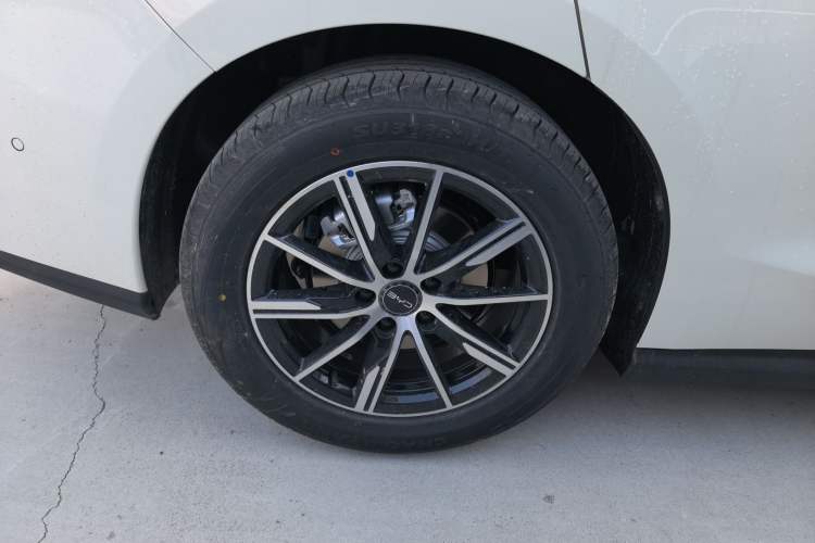 Used BYD Seal 06 New Energy 2026 DM-i Ultra-Enjoyment 128KM Smart Enjoyment Model Right Rear Wheel Hub