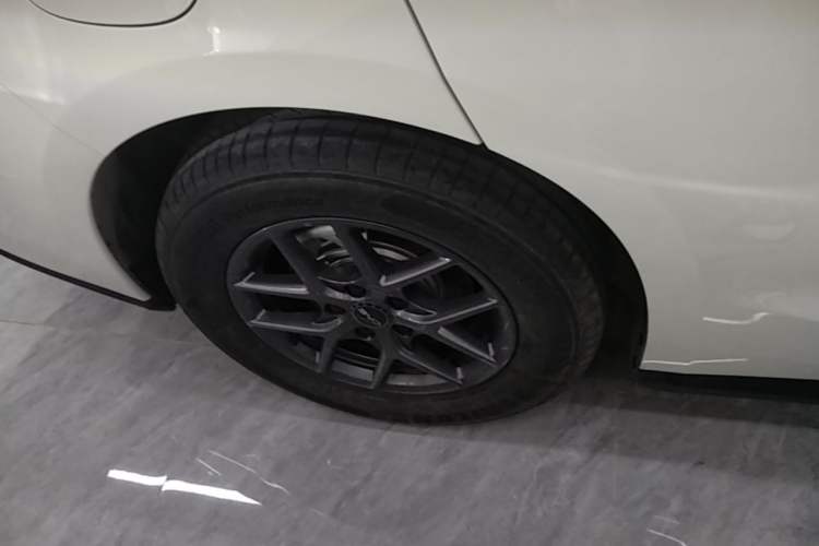 Used BYD Seal 06 New Energy 2026 DM-i Ultra-Enjoyment 128KM Luxury Edition Right Rear Wheel Hub