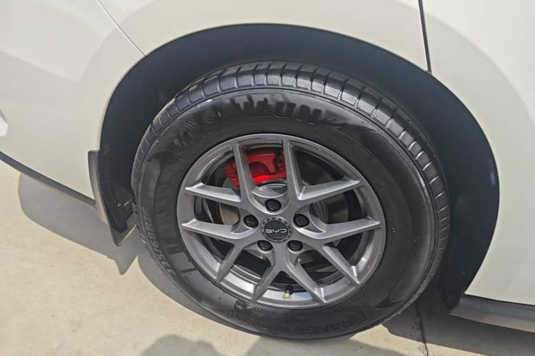 Used BYD Seal 06 New Energy 2026 DM-i Ultra-Enjoyment 128KM Luxury Edition Right Rear Wheel Hub