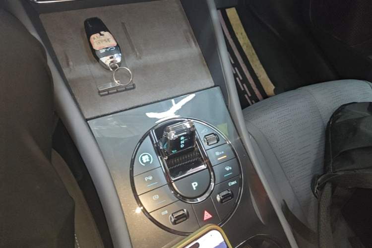 Used BYD Seal 06GT 2025 Intelligent Driving Version 550 All-Wheel Drive Heatwave Edition Gear Lever