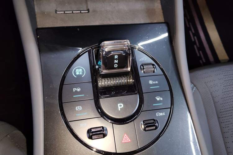 Used BYD Seal 06GT 2025 550 All-Wheel-Drive Heatwave Edition Gear Lever
