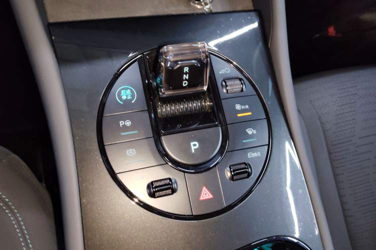 Used BYD Seal 06GT 2025 550 All-Wheel-Drive Heatwave Edition Gear Lever