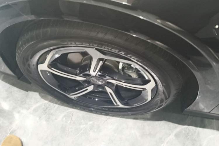 Used BYD Seal 06GT 2025 605 Heatwave Edition Left Front Wheel Hub
