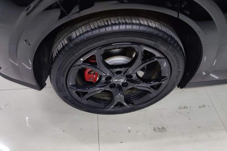 Used BYD Seal 06GT 2025 550 All-Wheel-Drive Heatwave Edition Right Rear Wheel Hub