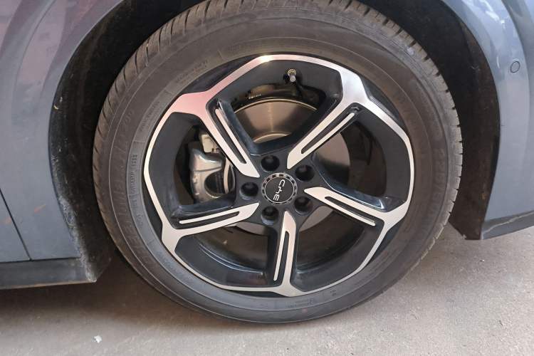 Used BYD Seal 06GT 2025 Intelligent Driving Version 605 Heatwave Edition Right Front Wheel Hub