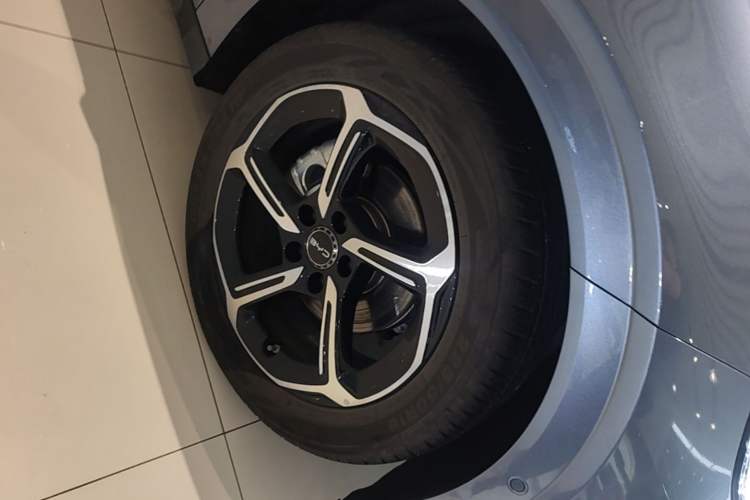 Used BYD Seal 06GT 2025 Intelligent Driving Version 605 Heatwave Edition Right Front Wheel Hub
