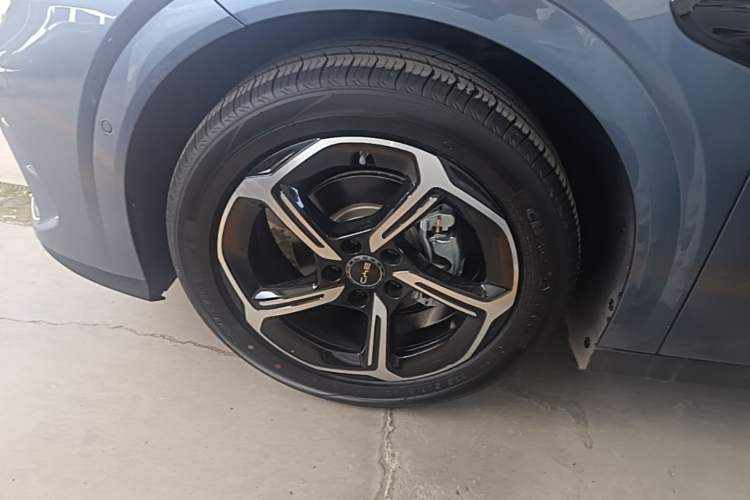 Used BYD Seal 06GT 2025 Intelligent Driving Version 505 Wave Plus Edition Left Front Wheel Hub