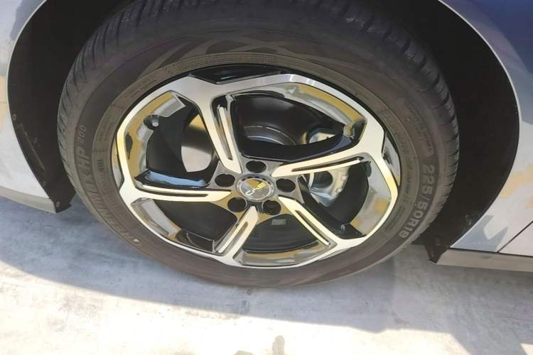 Used BYD Seal 06GT 2025 Intelligent Driving Version 605 Heatwave Edition Left Front Wheel Hub