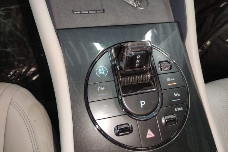 Used BYD Seal 06GT 2025 Intelligent Driving Version 550 All-Wheel Drive Heatwave Edition Gear Lever