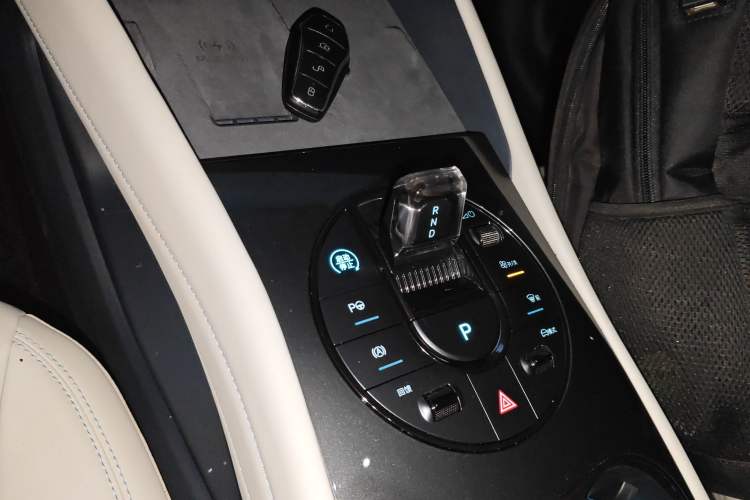 Used BYD Seal 06GT 2025 550 All-Wheel-Drive Heatwave Edition Gear Lever