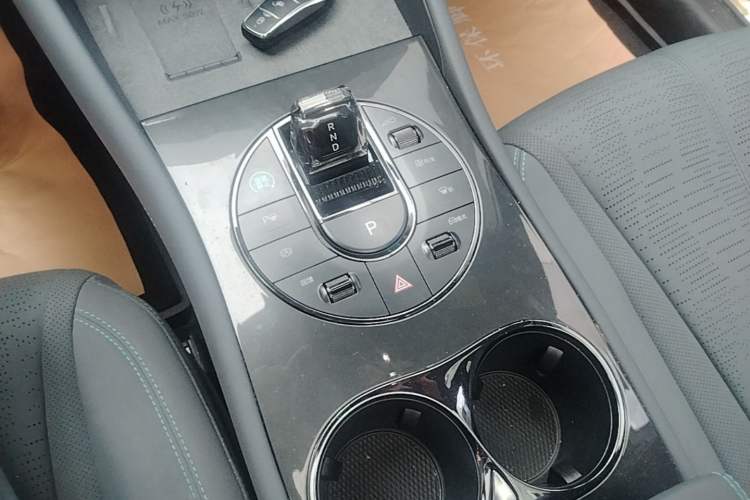 Used BYD Seal 06GT 2025 Intelligent Driving Version 550 All-Wheel Drive Heatwave Edition Gear Lever