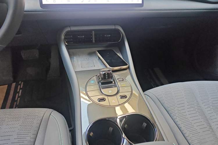Used BYD Seal 06GT 2025 Intelligent Driving Version 550 All-Wheel Drive Heatwave Edition Gear Lever