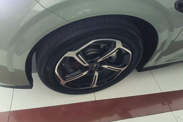 Used BYD Seal 06GT 2025 Intelligent Driving Version 605 Heatwave Edition Left Front Wheel Hub