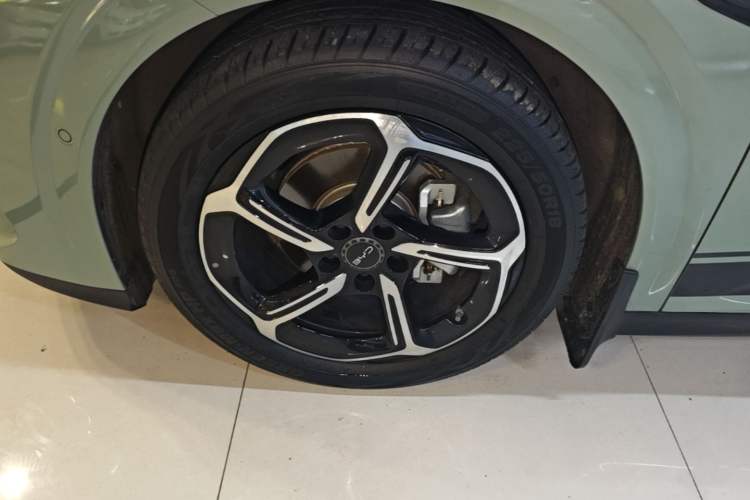 Used BYD Seal 06GT 2025 Intelligent Driving Version 605 Heatwave Edition Left Front Wheel Hub