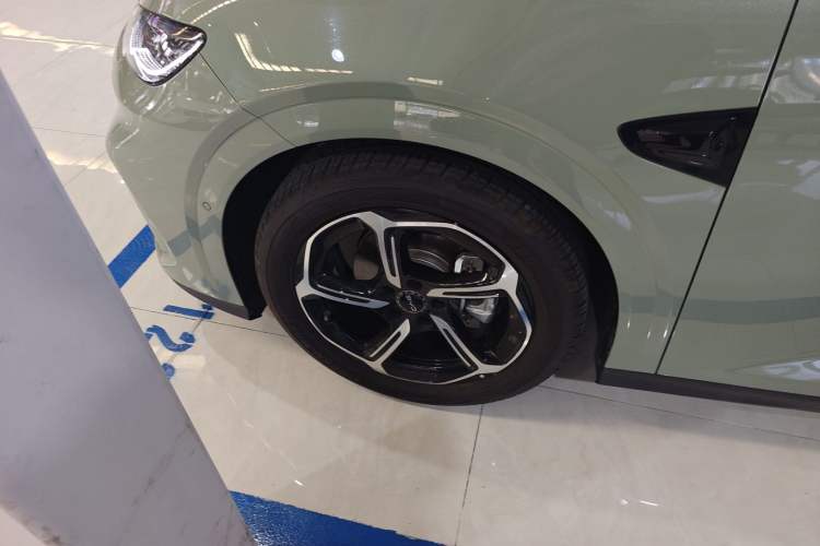 Used BYD Seal 06GT 2025 Intelligent Driving Version 605 Heatwave Edition Left Front Wheel Hub