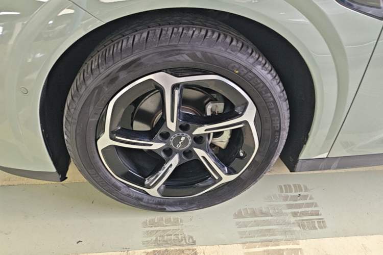 Used BYD Seal 06GT 2025 Intelligent Driving Version 605 Heatwave Edition Left Front Wheel Hub