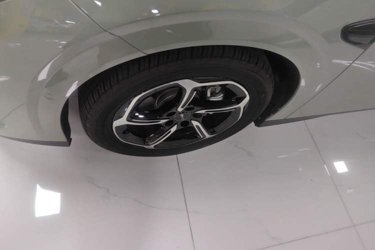 Used BYD Seal 06GT 2025 Intelligent Driving Version 605 Heatwave Edition Left Front Wheel Hub