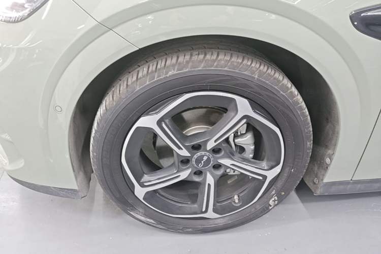 Used BYD Seal 06GT 2025 Intelligent Driving Version 605 Heatwave Edition Left Front Wheel Hub