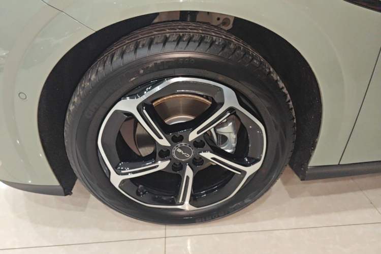 Used BYD Seal 06GT 2025 605 Heatwave Edition Left Front Wheel Hub