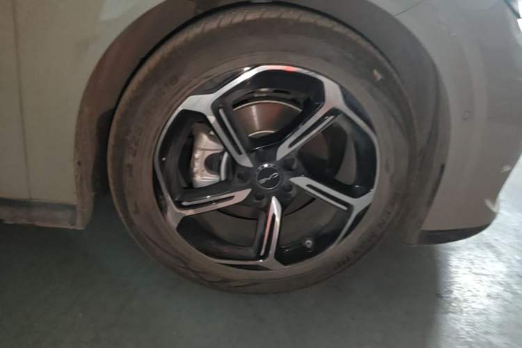 Used BYD Seal 06GT 2025 Intelligent Driving Version 605 Heatwave Edition Right Front Wheel Hub