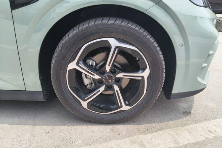 Used BYD Seal 06GT 2025 Intelligent Driving Version 505 Wave Plus Edition Right Front Wheel Hub