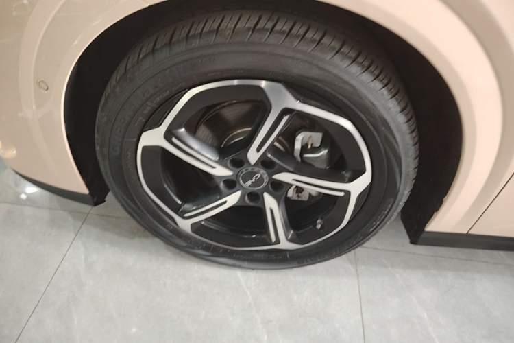 Used BYD Seal 06GT 2025 Intelligent Driving Version 605 Heatwave Edition Left Front Wheel Hub
