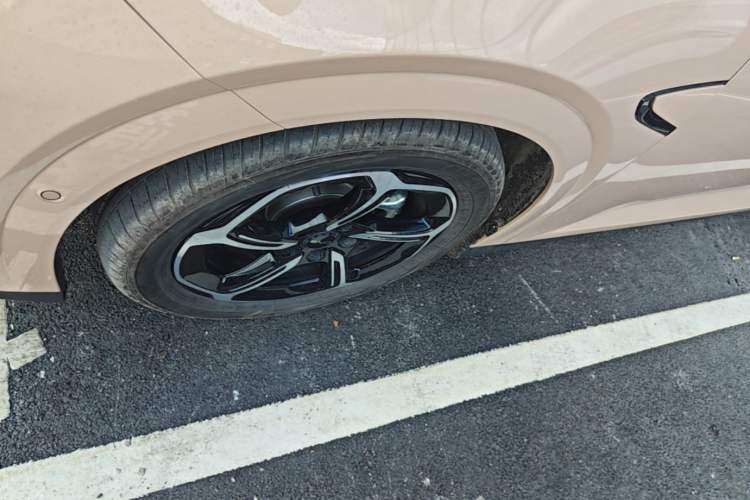 Used BYD Seal 06GT 2025 Intelligent Driving Version 605 Heatwave Edition Left Front Wheel Hub