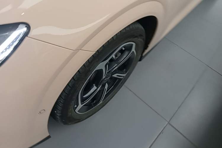 Used BYD Seal 06GT 2025 Intelligent Driving Version 605 Heatwave Edition Left Front Wheel Hub