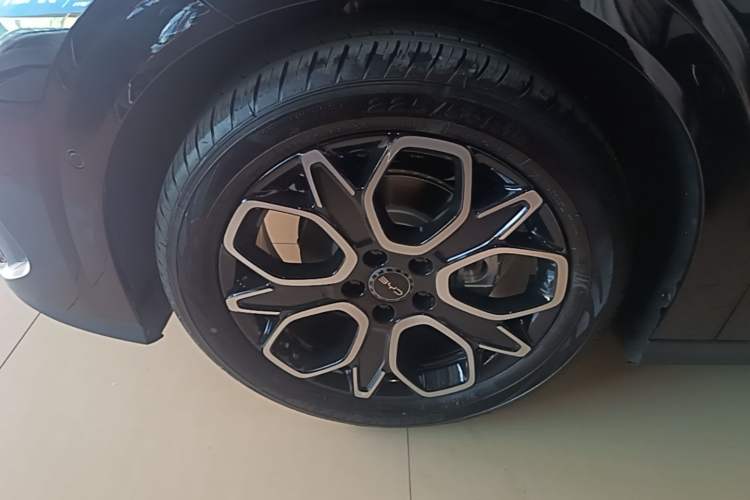 Used BYD Seal 06GT 2026 Model 520 Wave Plus Edition Left Front Wheel Hub