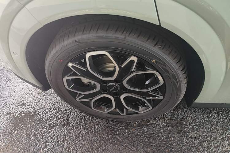 Used BYD Seal 06GT 2026 Model 520 Wave Plus Edition Right Rear Wheel Hub