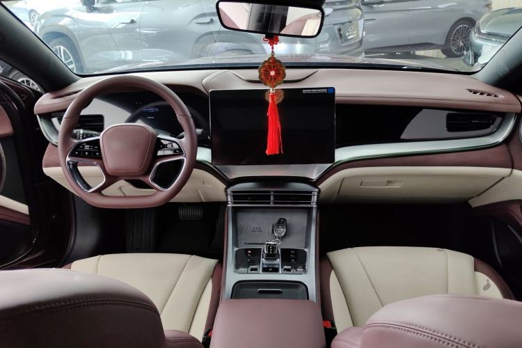 Used BYD Seal 07 DM-i 2025 DM-i 1.5L 125km Luxury Model Center Console