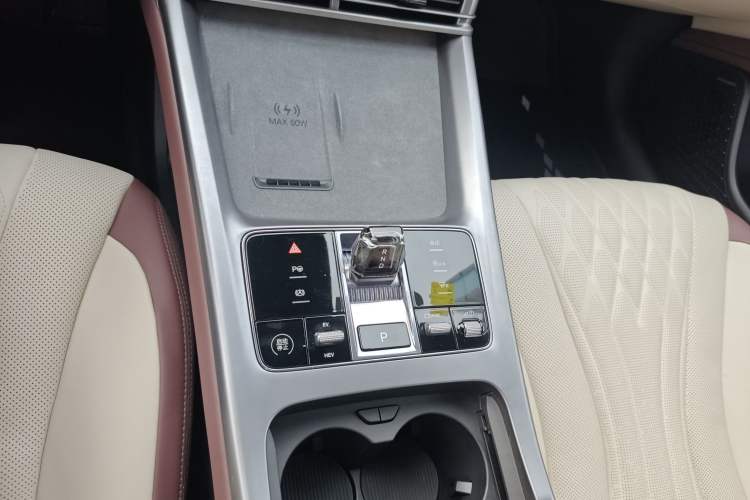 Used BYD Seal 07 DM-i 2025 Intelligent Driving Version DM-i 1.5T 125 km Range Flagship Edition Gear Lever