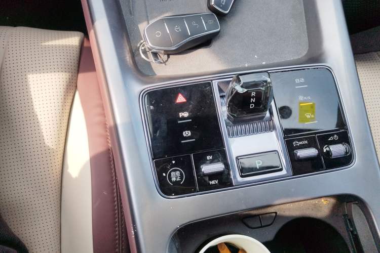 Used BYD Seal 07 DM-i 2025 Intelligent Driving Version DM-i 1.5L 125 km Prestige Edition Gear Lever