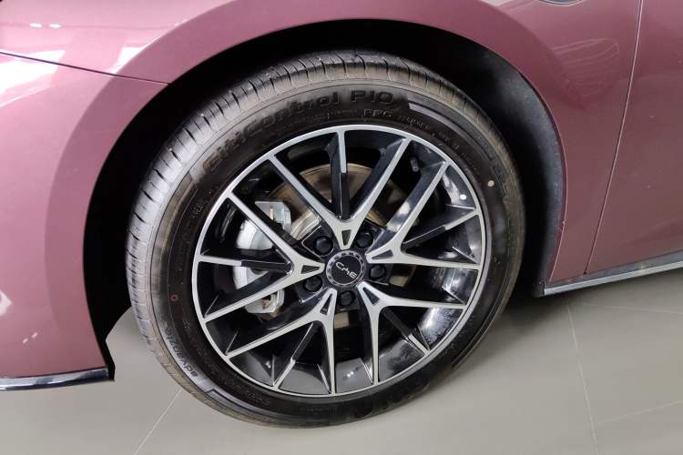 Used BYD Seal 07 DM-i 2025 DM-i 1.5L 125km Luxury Model Left Front Wheel Hub