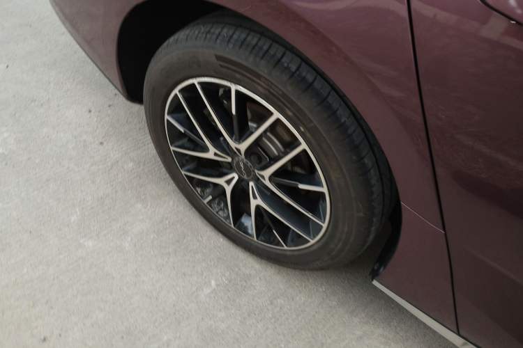 Used BYD Seal 07 DM-i 2025 DM-i 1.5L 125km Luxury Model Right Rear Wheel Hub