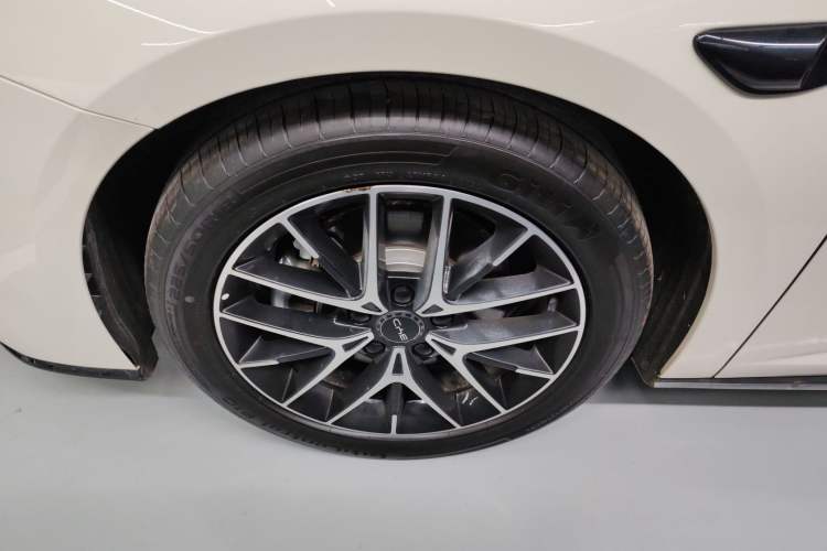 Used BYD Seal 07 DM-i 2025 Intelligent Driving Version DM-i 1.5L 125 km Prestige Edition Left Front Wheel Hub
