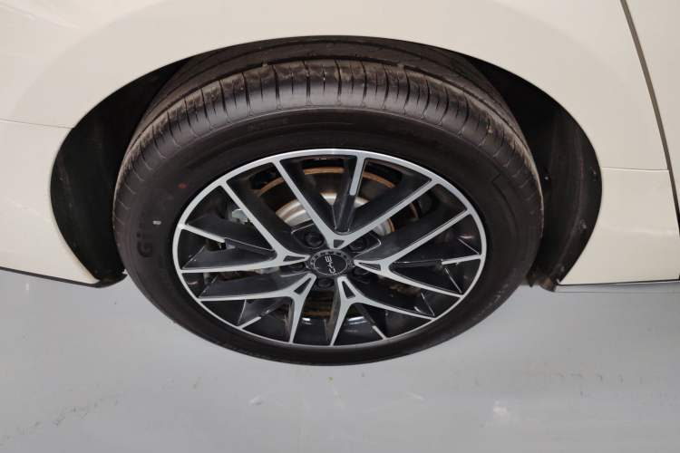 Used BYD Seal 07 DM-i 2025 Intelligent Driving Version DM-i 1.5L 125 km Prestige Edition Right Rear Wheel Hub