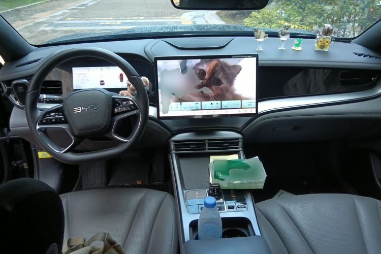 Used BYD Seal 07 DM-i 2025 DM-i 1.5L 125km Elite Model Center Console