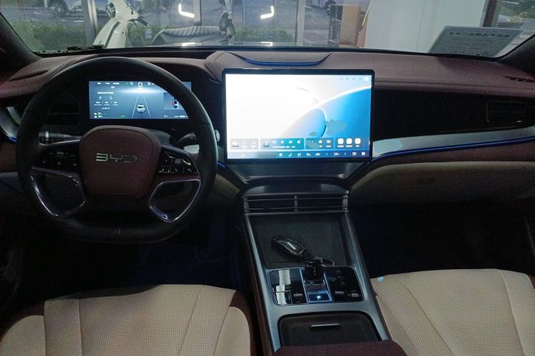 Used BYD Seal 07 DM-i 2025 DM-i 1.5L 125km Prestige Model Center Console