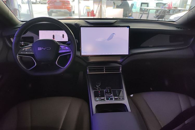 Used BYD Seal 07 DM-i 2025 Intelligent Driving Version DM-i 1.5L 125km Elite Edition Center Console