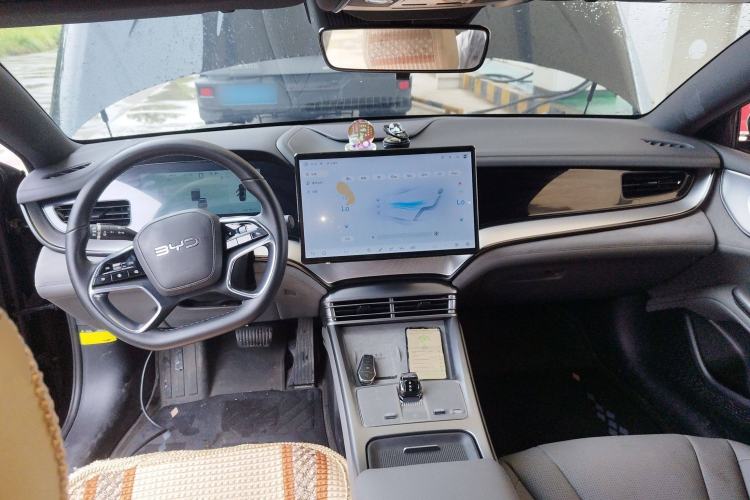 Used BYD Seal 07 DM-i 2025 DM-i 1.5L 125km Luxury Model Center Console