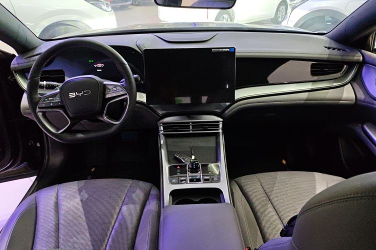 Used BYD Seal 07 DM-i 2025 Intelligent Driving Version DM-i 1.5L 125km Elite Edition Center Console