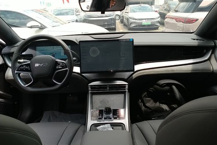 Used BYD Seal 07 DM-i 2025 DM-i 1.5L 125km Luxury Model Center Console